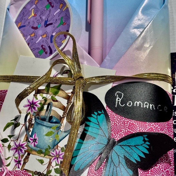 Blind Date with a Book Gift Box Mystery Gift for Book Lover Romance blind book - Picture 8 of 10